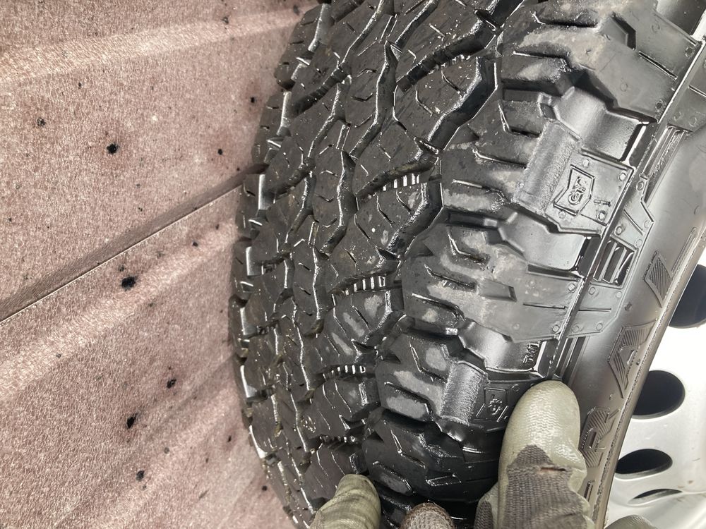 Диски штамп Vito 639 R16 ET60 в зборі 4x4 215/65