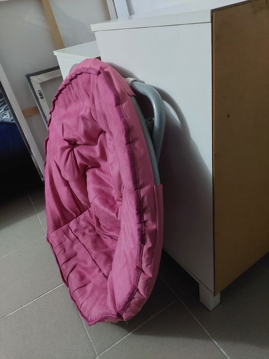Cadeira de quarto rosa