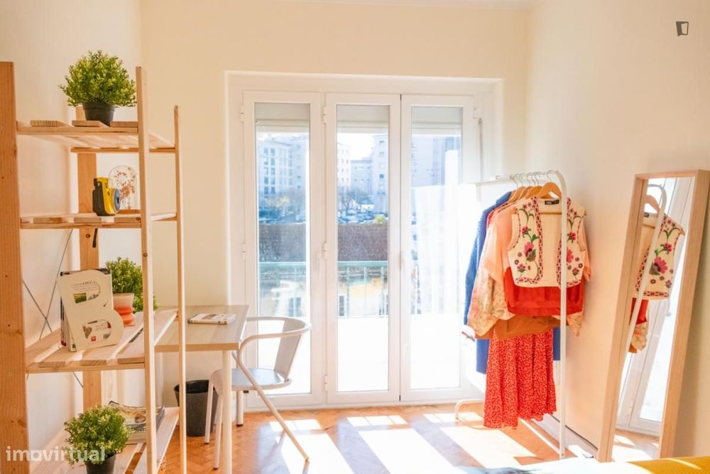 Quarto - localizado em Roma-Areeiro Lisbon