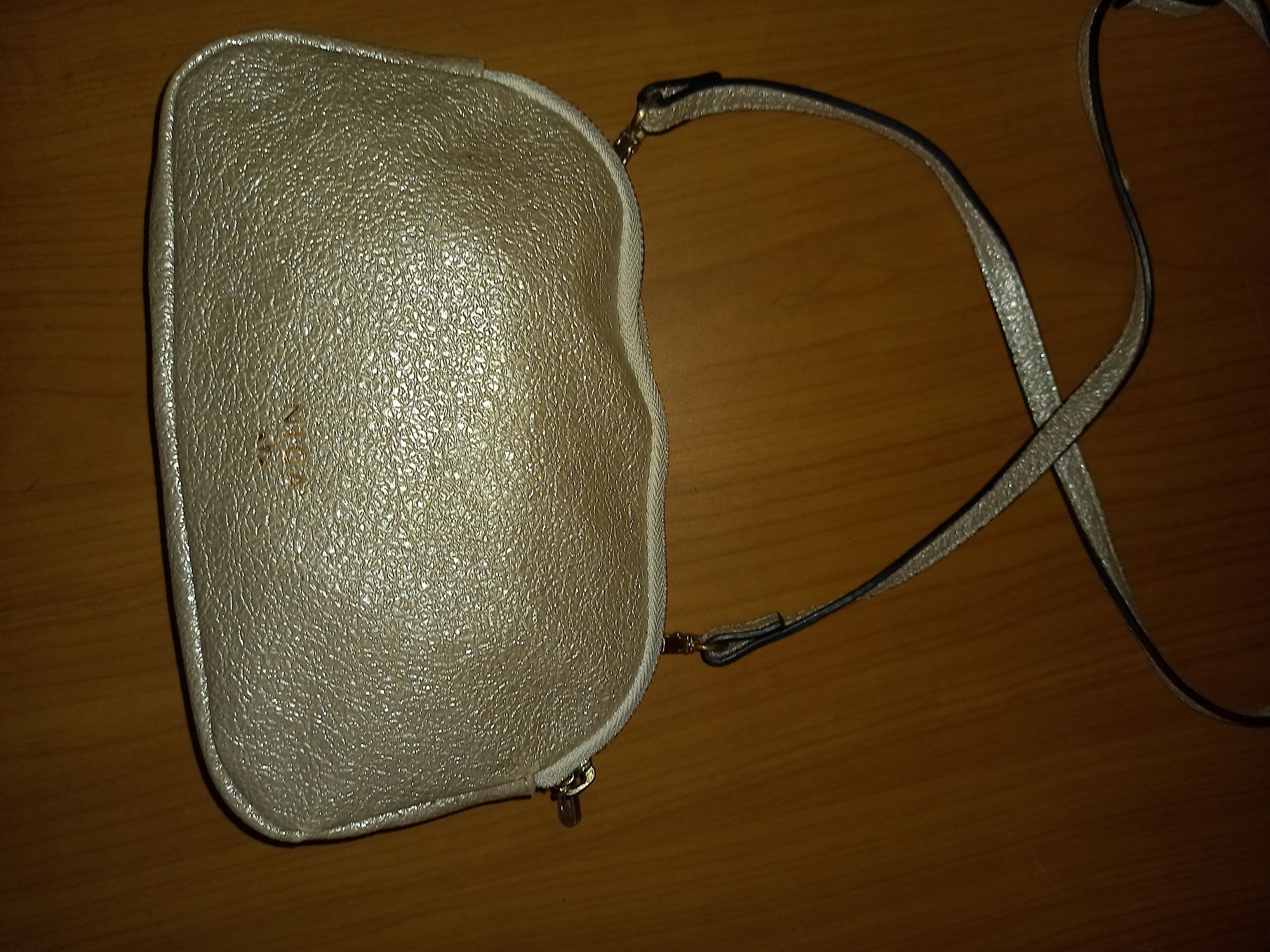 Продам кожаную  сумку  бу