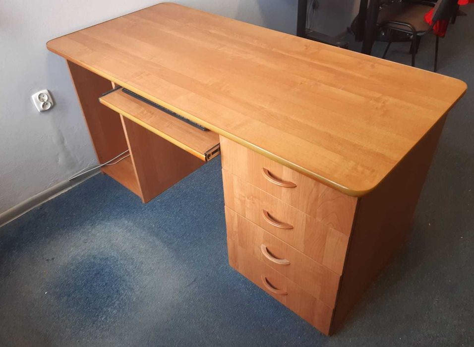 Bardzo solidne biurko