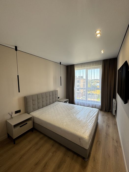 Продаж! Однокімнатна квартира з виглядом на озеро