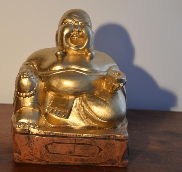 Estatueta BUDA Hotei San Sentado – Material: Pó de Pedra