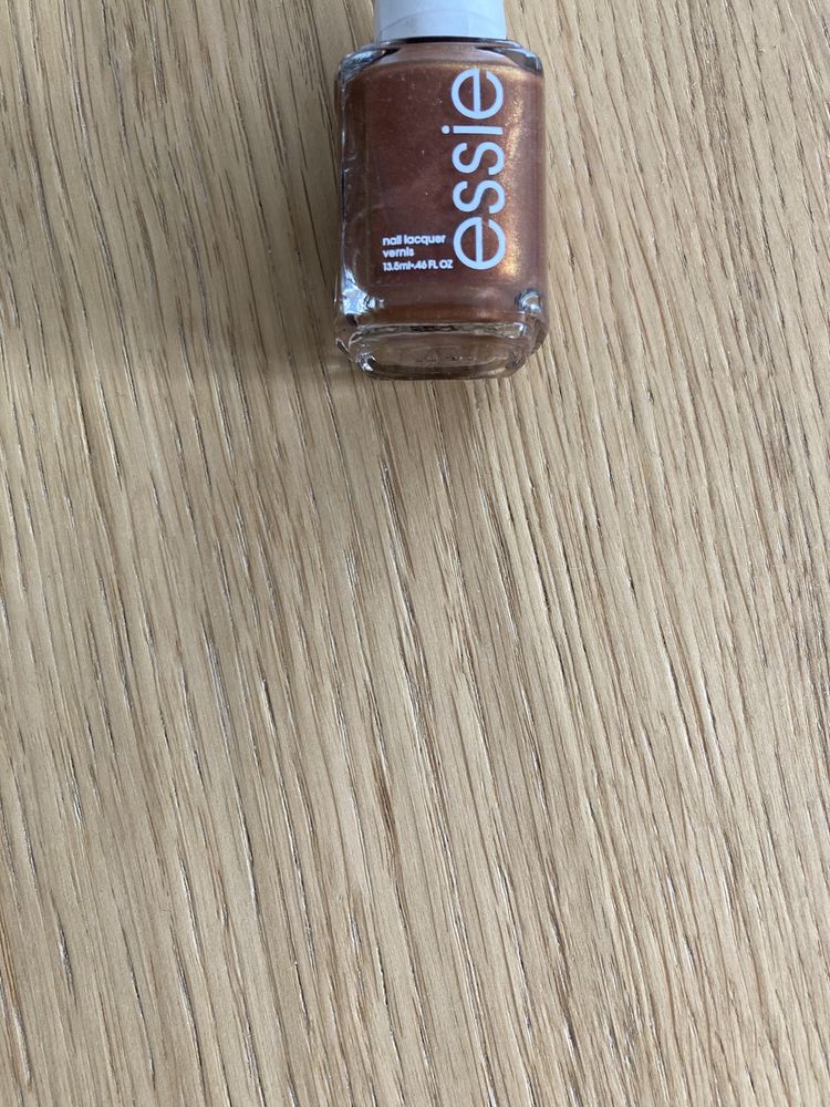 Lakier do paznokci Essie Cargo Cameo