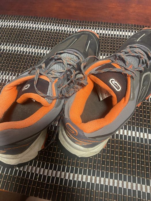 Кросівки в гарному стані