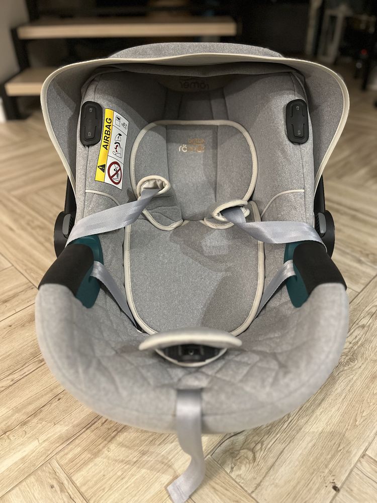 Fotelik nosidełko britax romer baby safe 3 i-sense