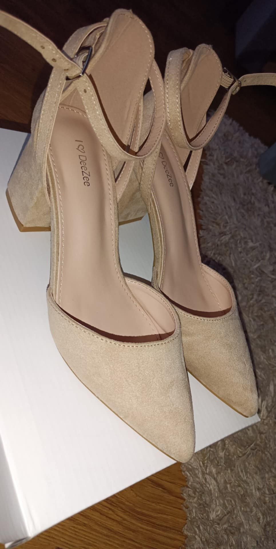 Nowe buty zamszowe