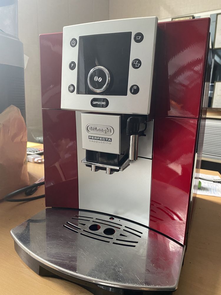 Кавомашина НОВИЙ молочнік Delonghi Perfecta 5550 від 6500 грн