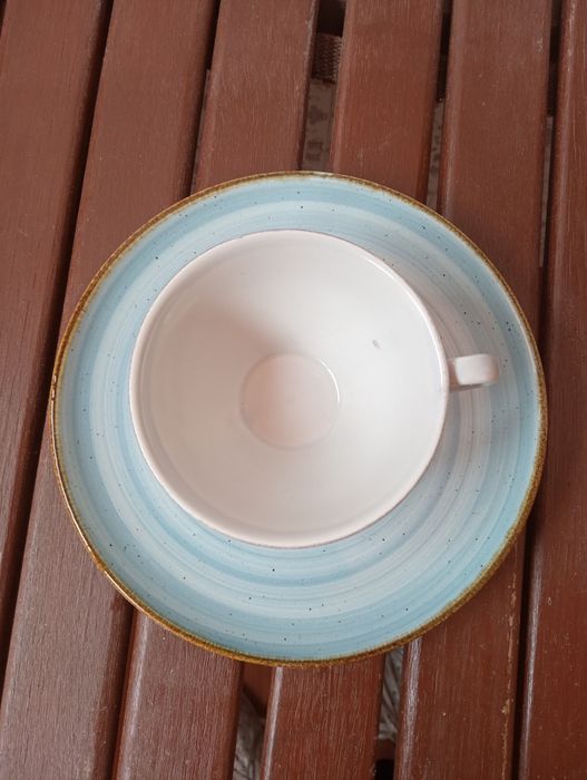 Prato e chávena novos