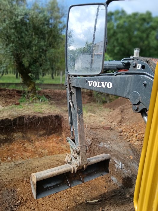 Serviços de mini-giratoria e pesado basculante