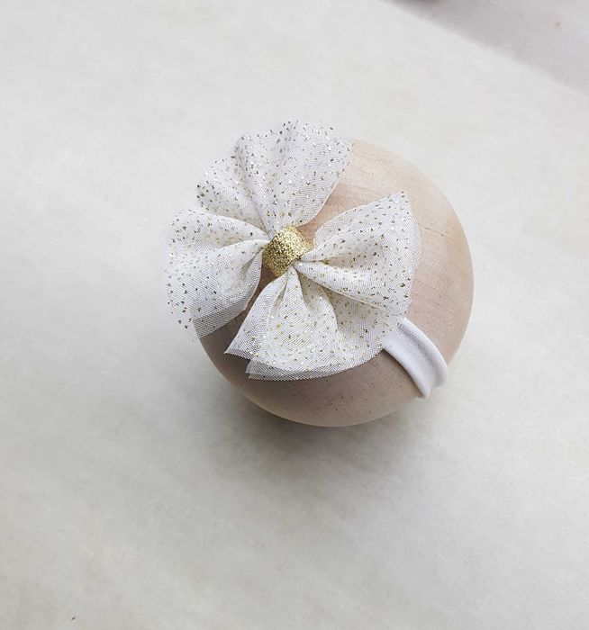 Piękna opaska kokardka brudna biel błyszcząca święta sesja zdjęciowa