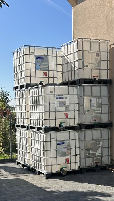 Zbiornik mauzer 1000L Plastikowa paleta .po oleju z oliwek (Food Cer).