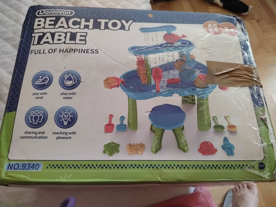 Stolik wodny i również jako piaskownica dla dzieci