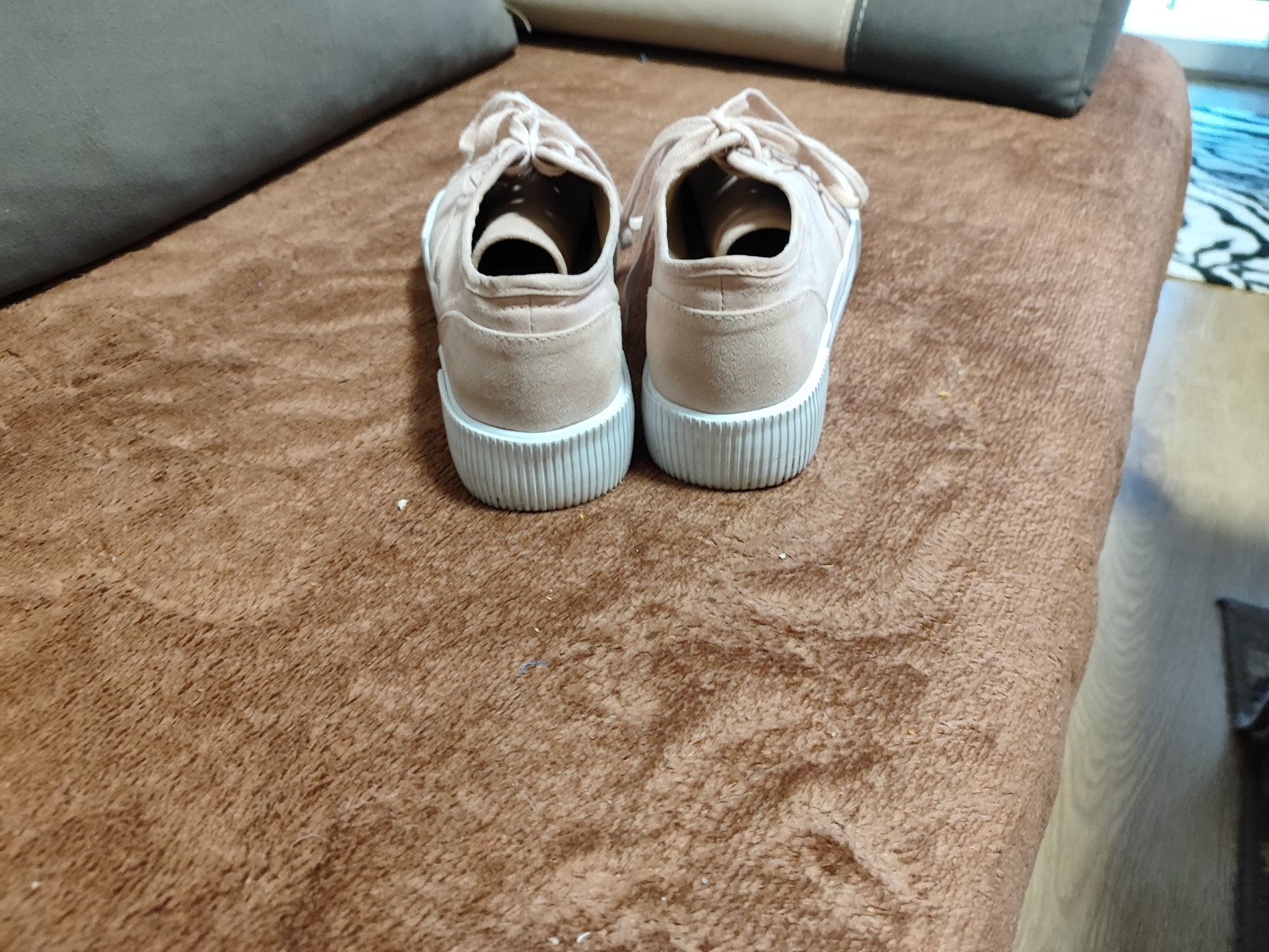 Buty sportowe trampki na wysokim koturnie  40