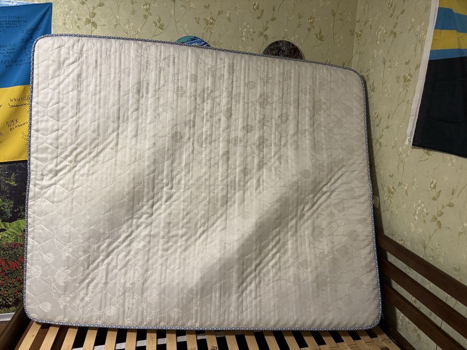 Ліжно двохспальне 210/170 в продажі