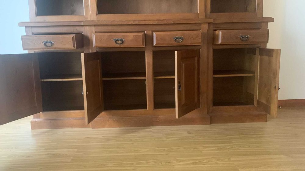 Móvel de Sala Grande em Carvalho