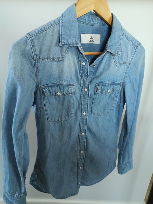 Jeansowa koszula z kieszeniami