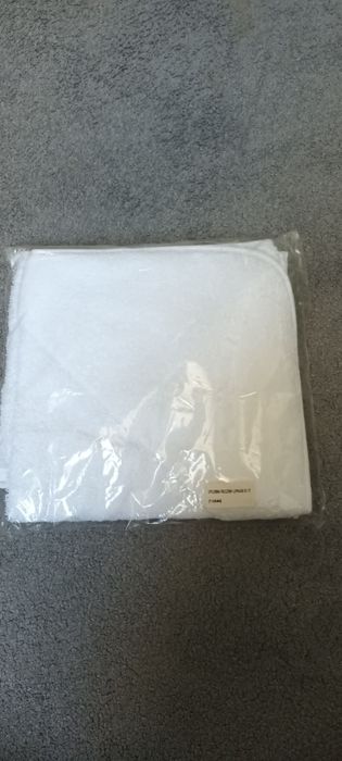 Nowy biały ręcznik Lipikar La Roche-Posay