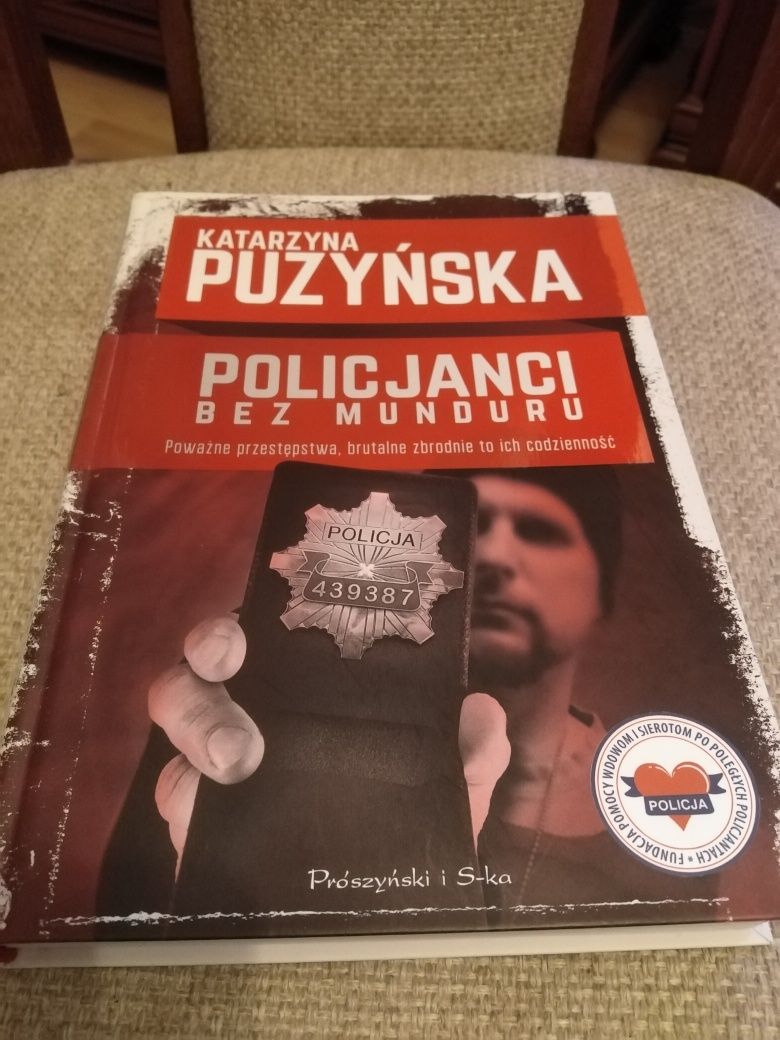 Policjanci Bez Munduru