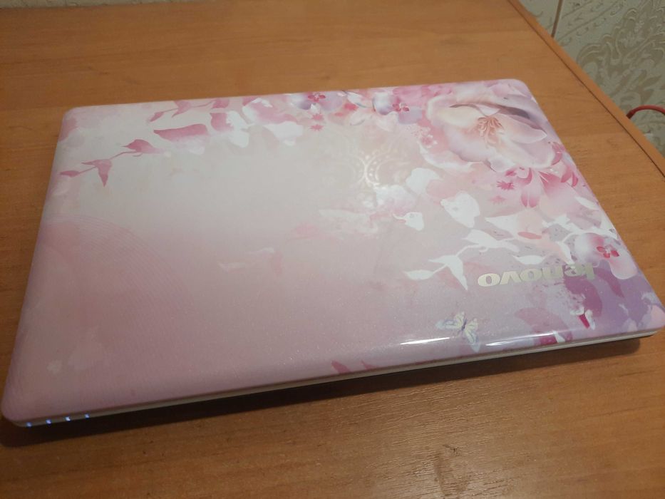 очень красивый нетбук, мини-ноутбук, интернет работа фильмы!