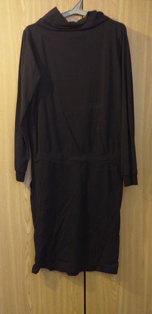 Sukienka czarna półdługa z golfem, sportowy look r. XL