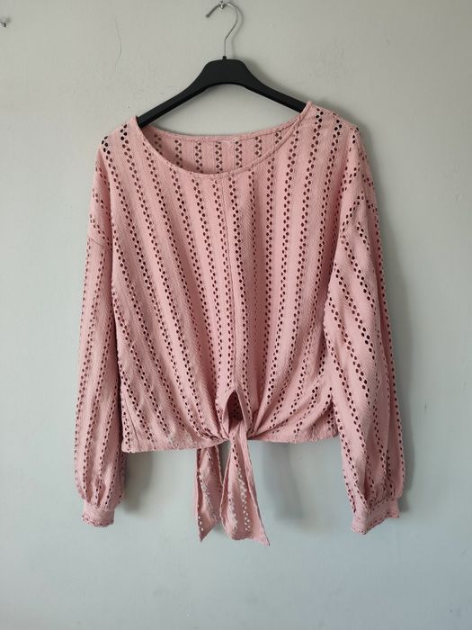 Piękne ażurowa wiązana bluzeczka w kolorze brudnego różu