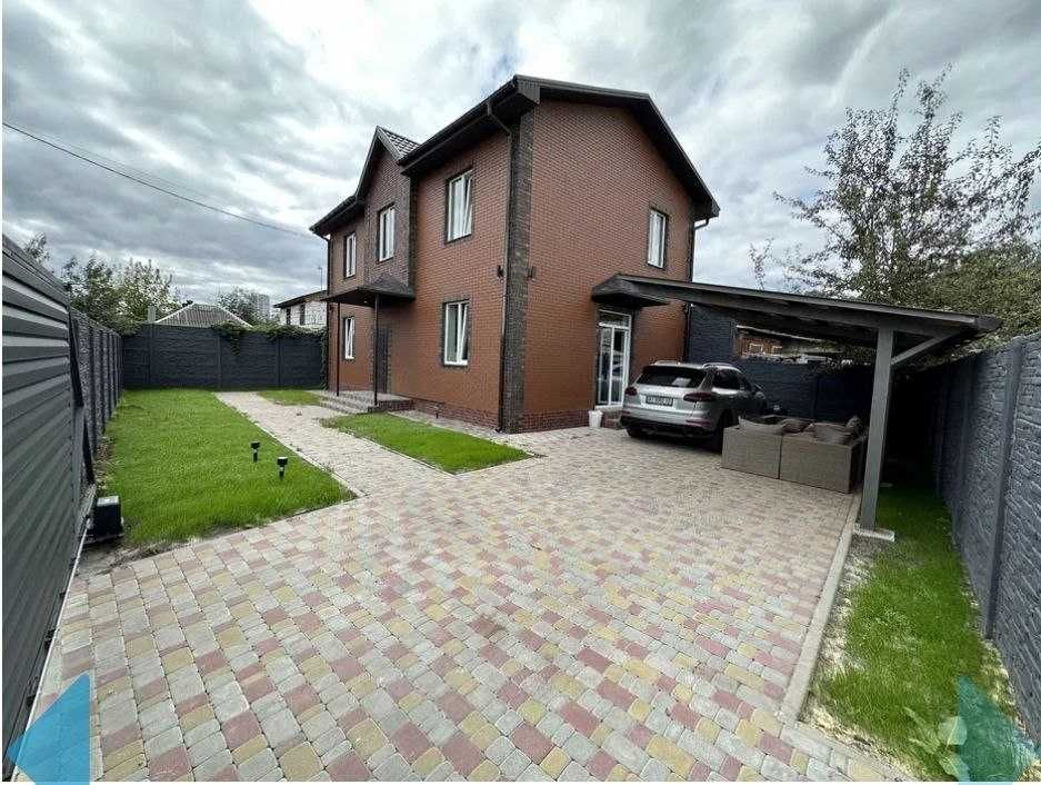 Продам 2х эт дом , м Киевская , ул.Челюскинцев ,140м2 (код 5066)