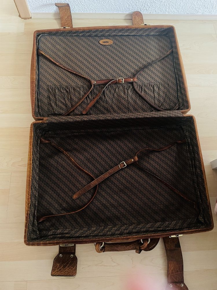 Duża walizka CARACCIOLA w stylu retro