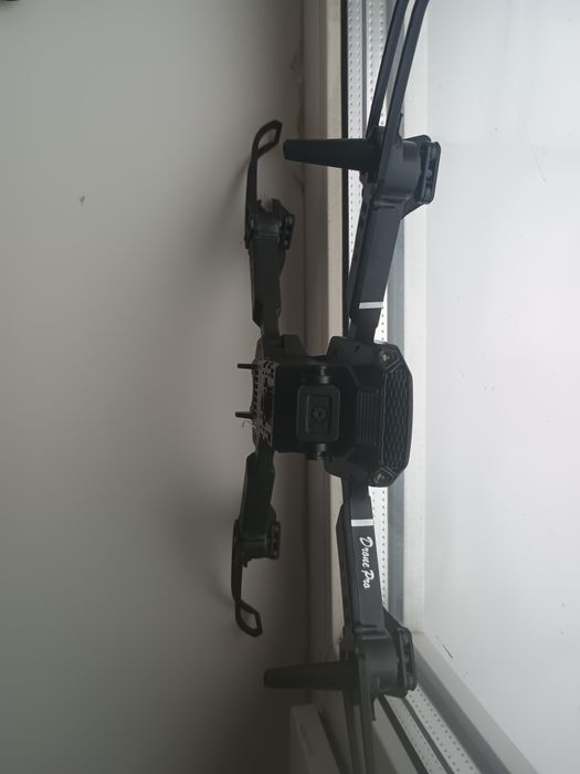 Дрон (фірму не знаю, подарували)