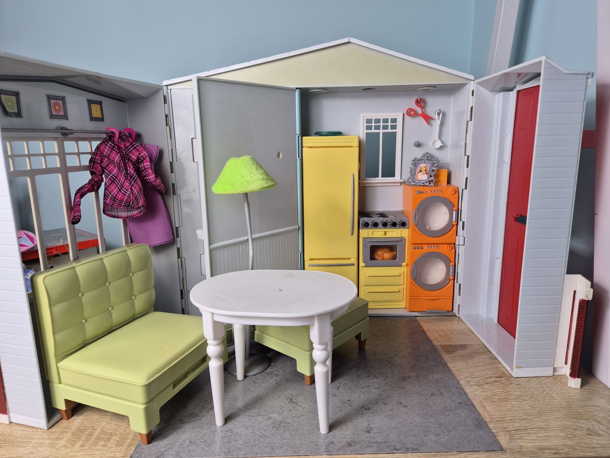 Domek dla Barbie dom totally real house 2006 chatka diorama