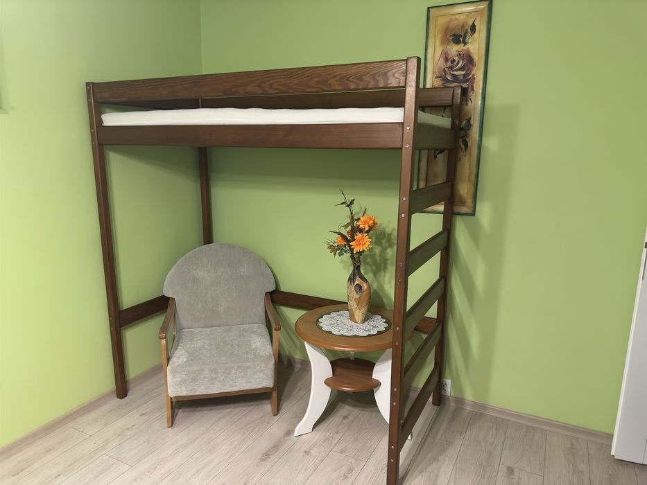 Łóżko piętrowe z litego drewna sosnowego – solidne, jak nowe!