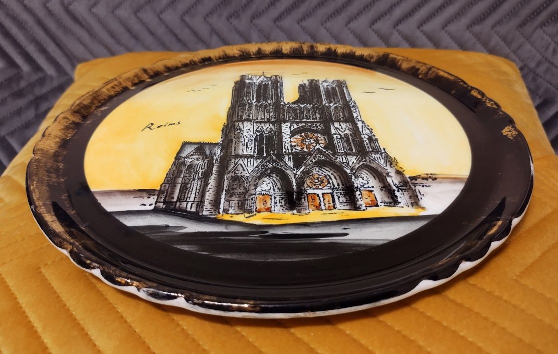 Talerz, ręcznie malowany, zdobiony, motyw katedry w Reims.