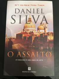 Livro O Assalto - Daniel Silva
