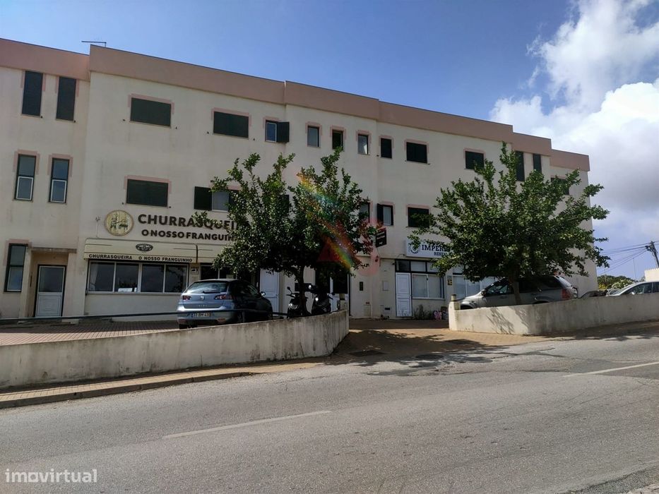 Loja com 309 m2, em Albufeira, Inserido no Edifício Albufeira Parque,