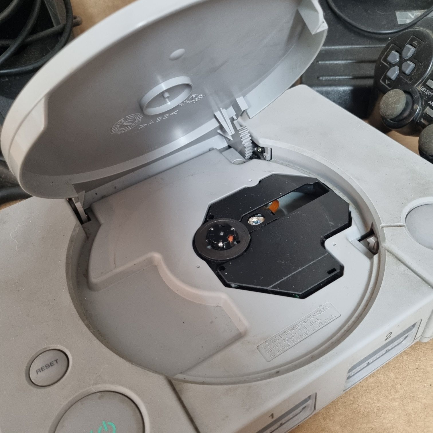Playstation 1 com acessórios e comando