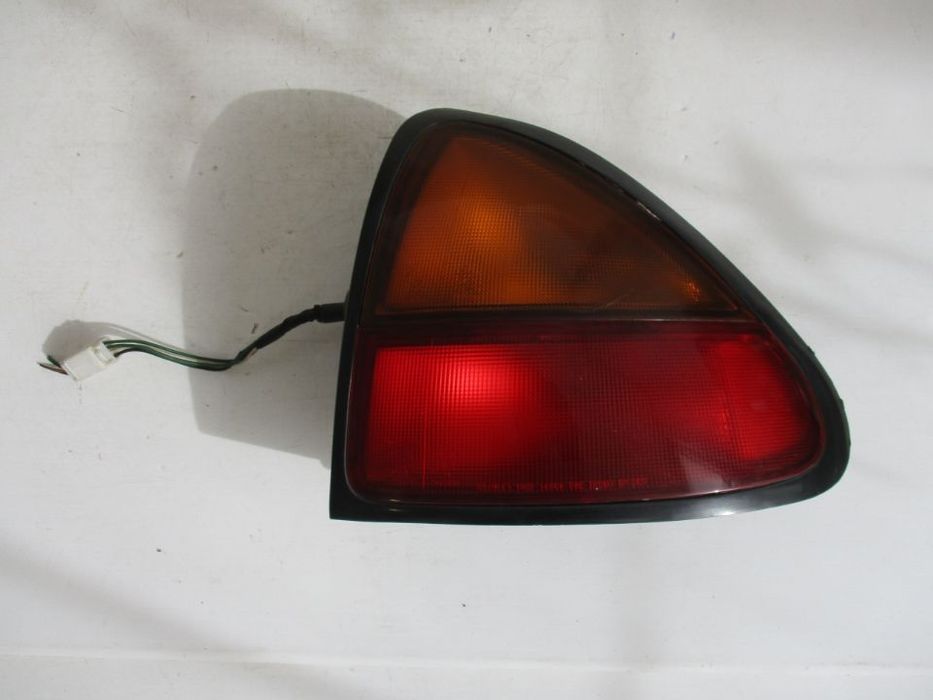 Farol Farolim Mazda 323F 3 portas Direito
