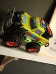 Dżip monstertruck auto na dużych kołach