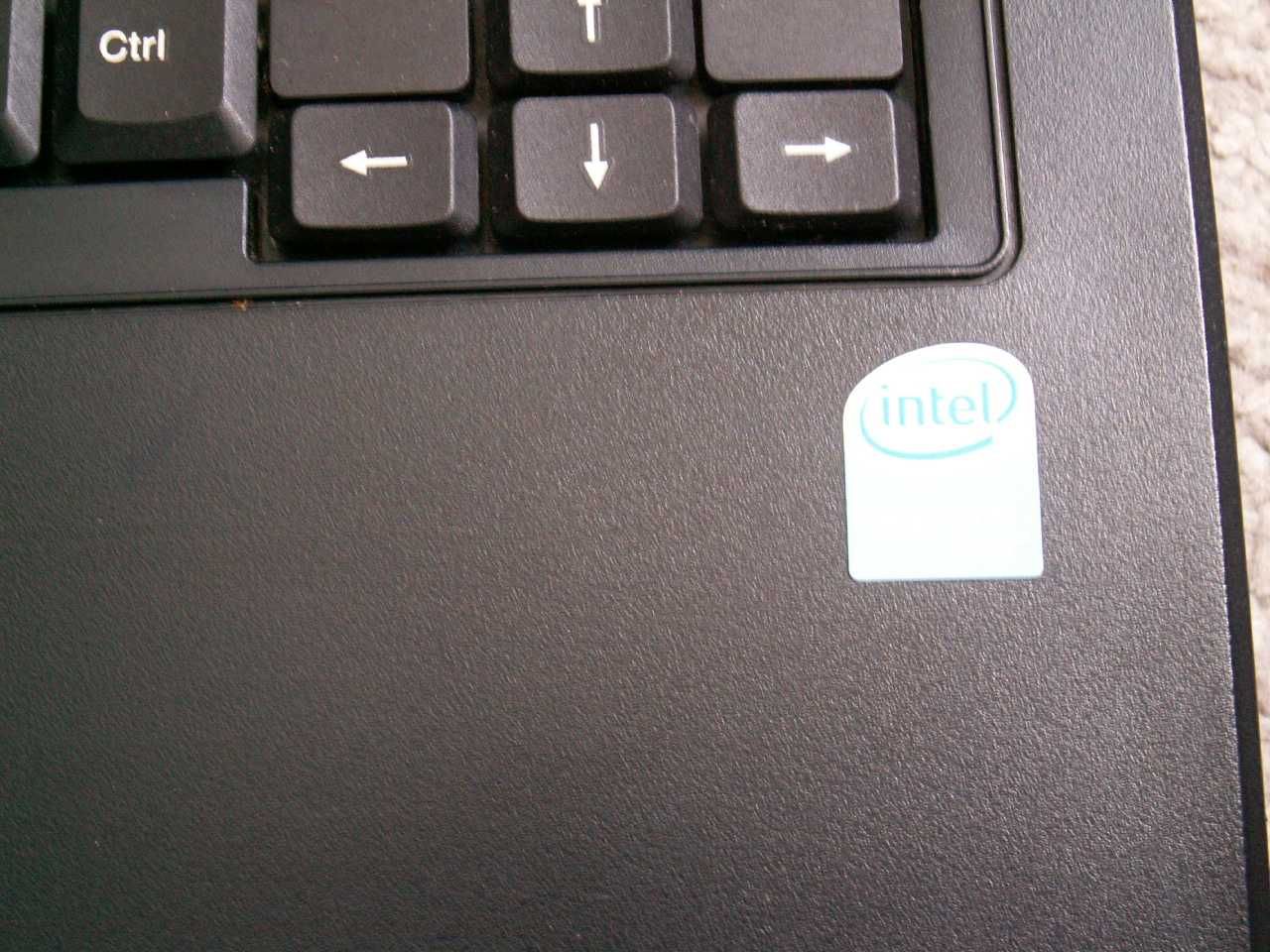 Sprawny - Zadbany - Na chodzie  -  Laptop MAXDATA ECO 4011 IW - 15"