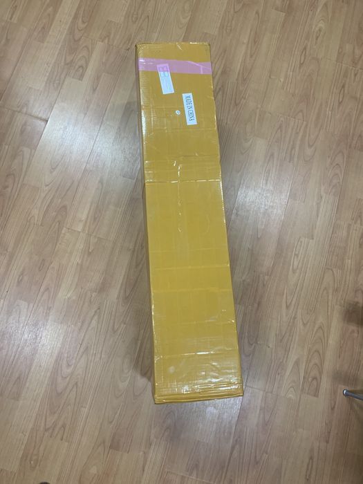 Candeeiro estilo nórdico ainda embalado.