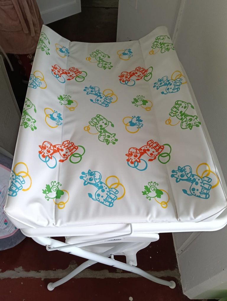 Venda de muda fraldas completo como novo
