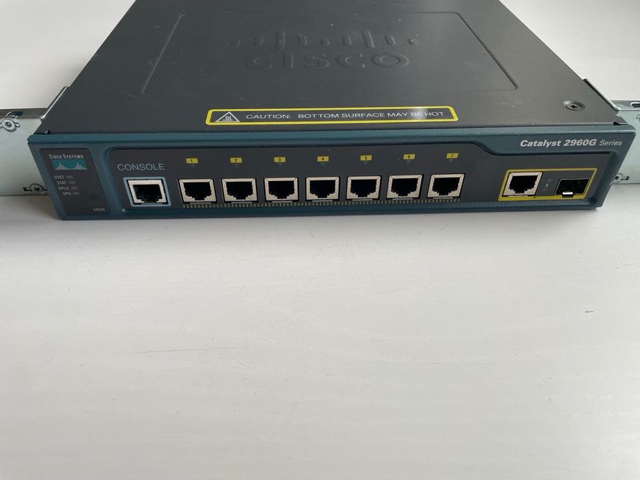 Switch 8 portowy Cisco 2960 7x 1G RJ45 oraz 1x 1G combo RJ45/SFP