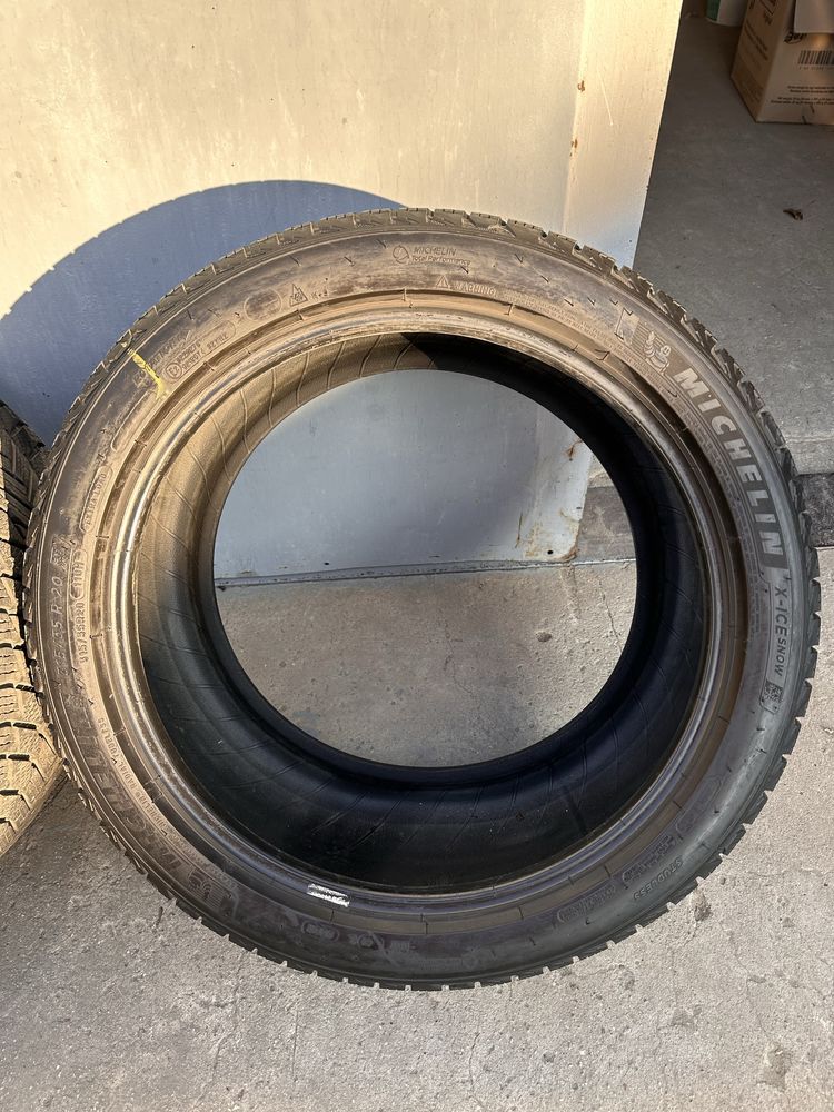 Резина комплект різноширокий зимній MICHELIN X-Ice Snow