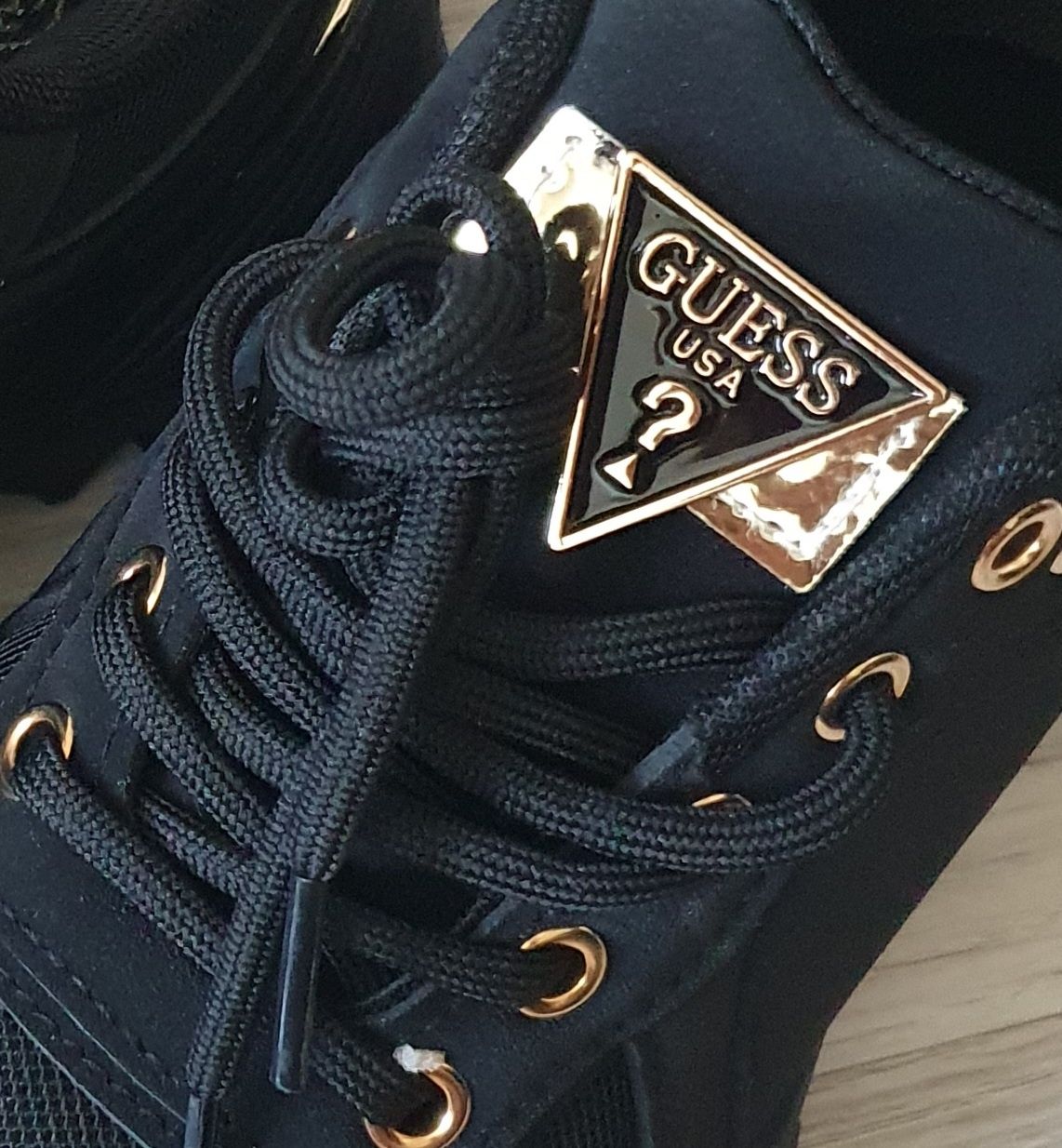 Czarne sneakersy Guess r. 36