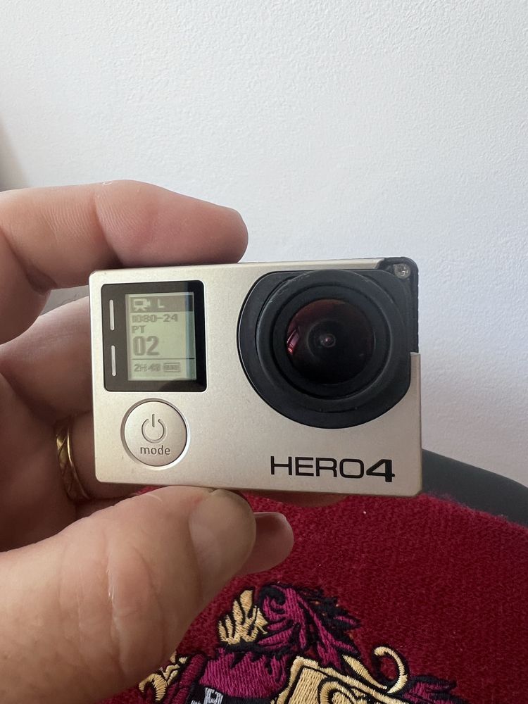 GoPro Hero4, só a câmera, funcionameneto 100%, alguns danos na carcaça