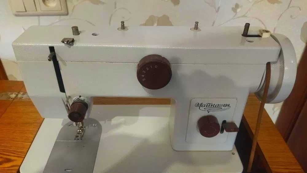 Продам НОВУЮ швейную машинку Чайка 134