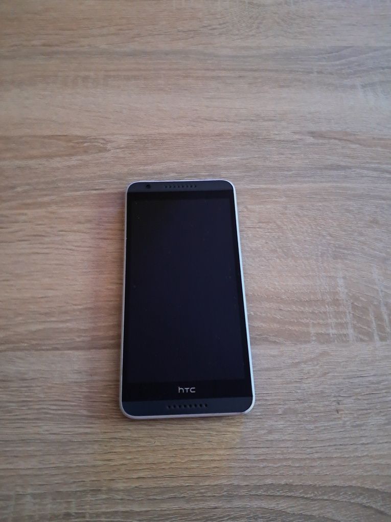 Smartfon HTC Desire 820