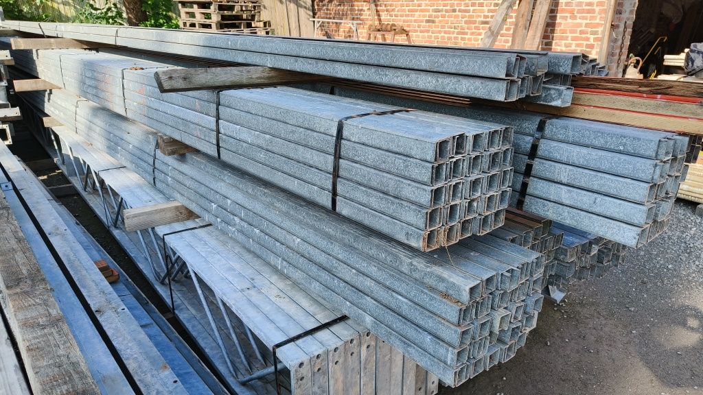 Ceownik ocynkowany 40x40x2,2 długość 8m.