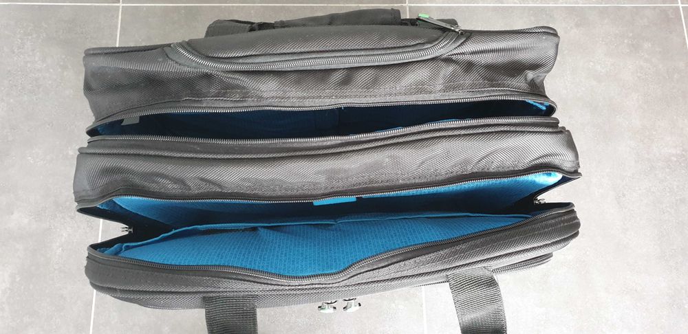 Mala Trolley Executivo Benetton - NOVA