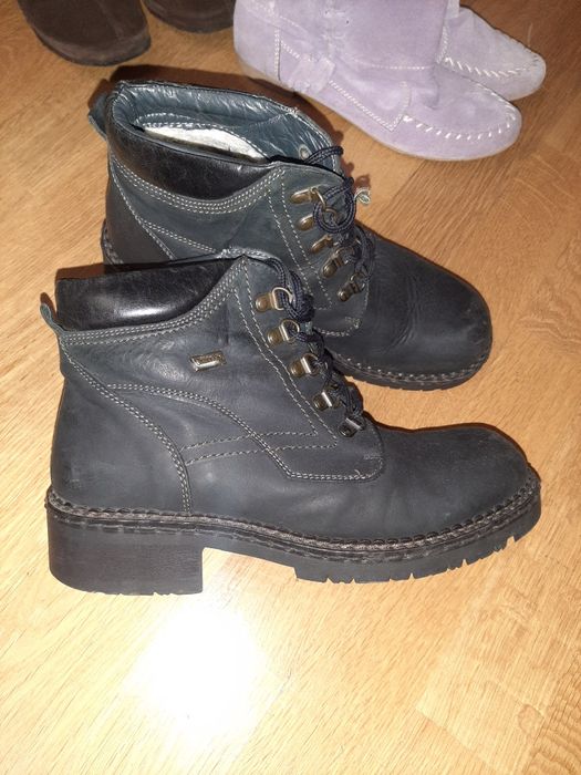 Сапоги Clarks 300 грн за четыре пары