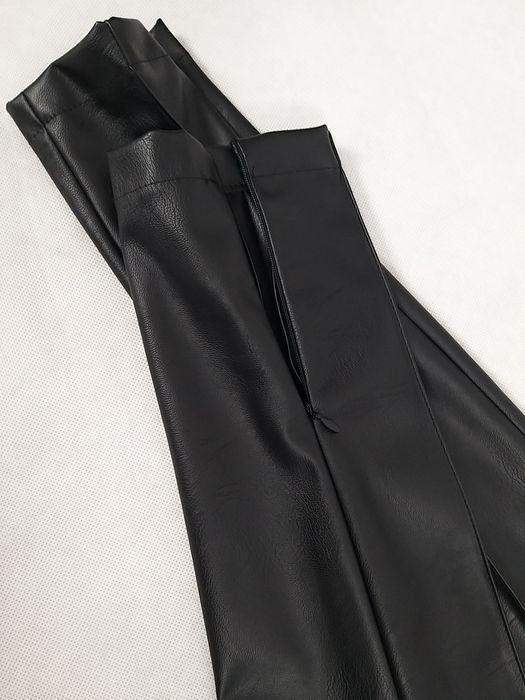 By o la la..! Spodnie czarne imitacja skóra pasek